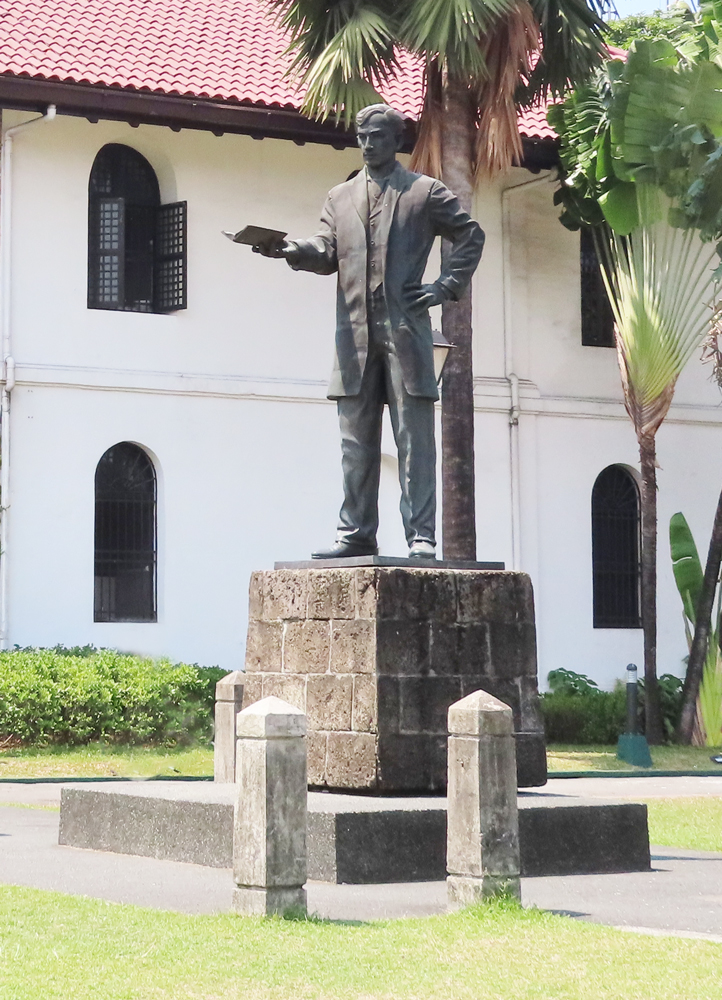 国民的英雄ホセ・リサール像・フィリピン留学APSE-サンチャゴ要塞/Fort Santiago 